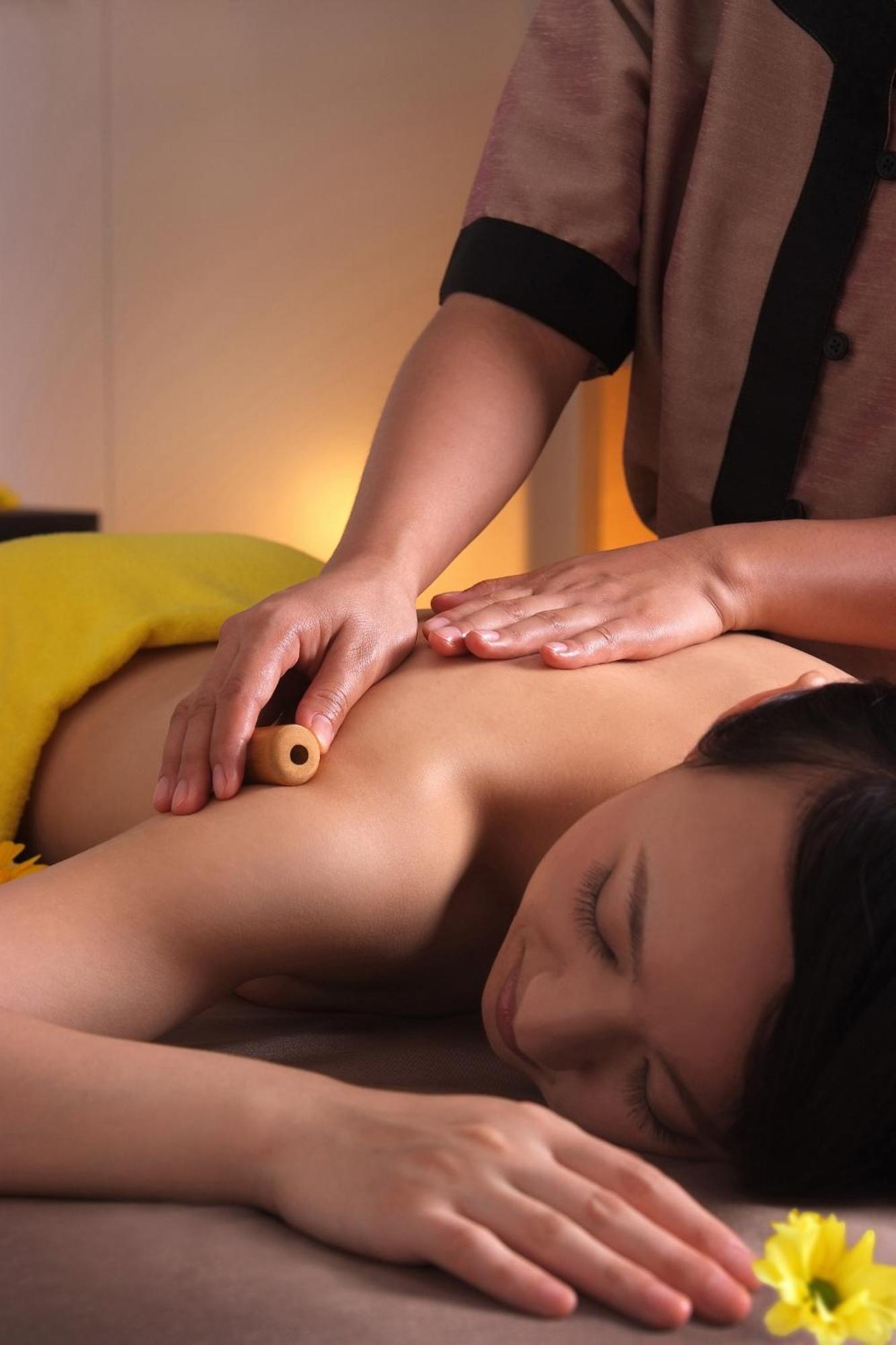 두짓 타니 라구나 푸켓 호텔 방타오 비치 외부 사진 Thai massage